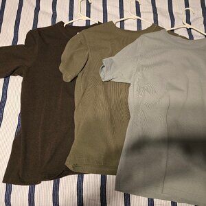 UNIQLO 3 SHORT SLEEVE T-SHIRTS MEDIUM
